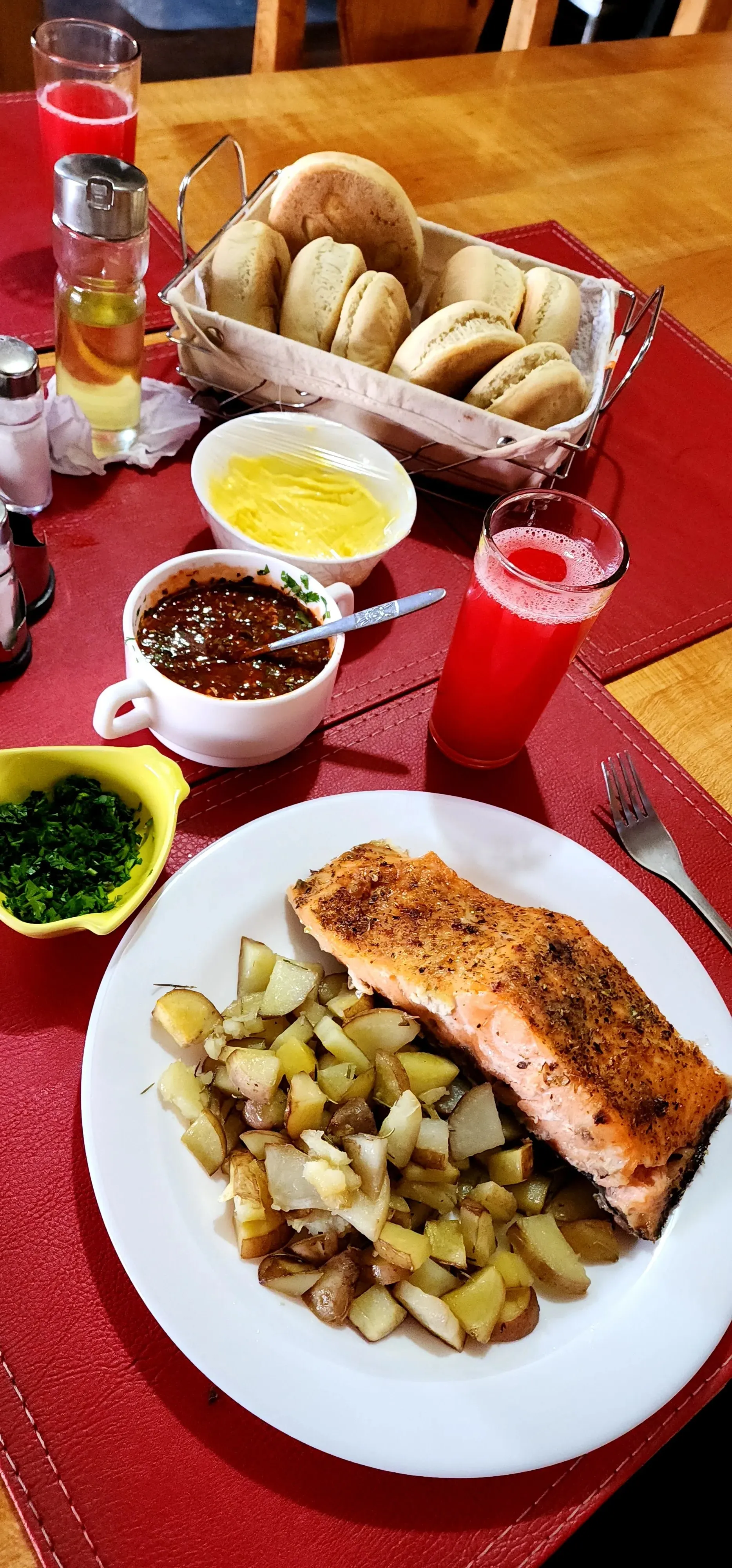 Pan amasado y mermelada casera